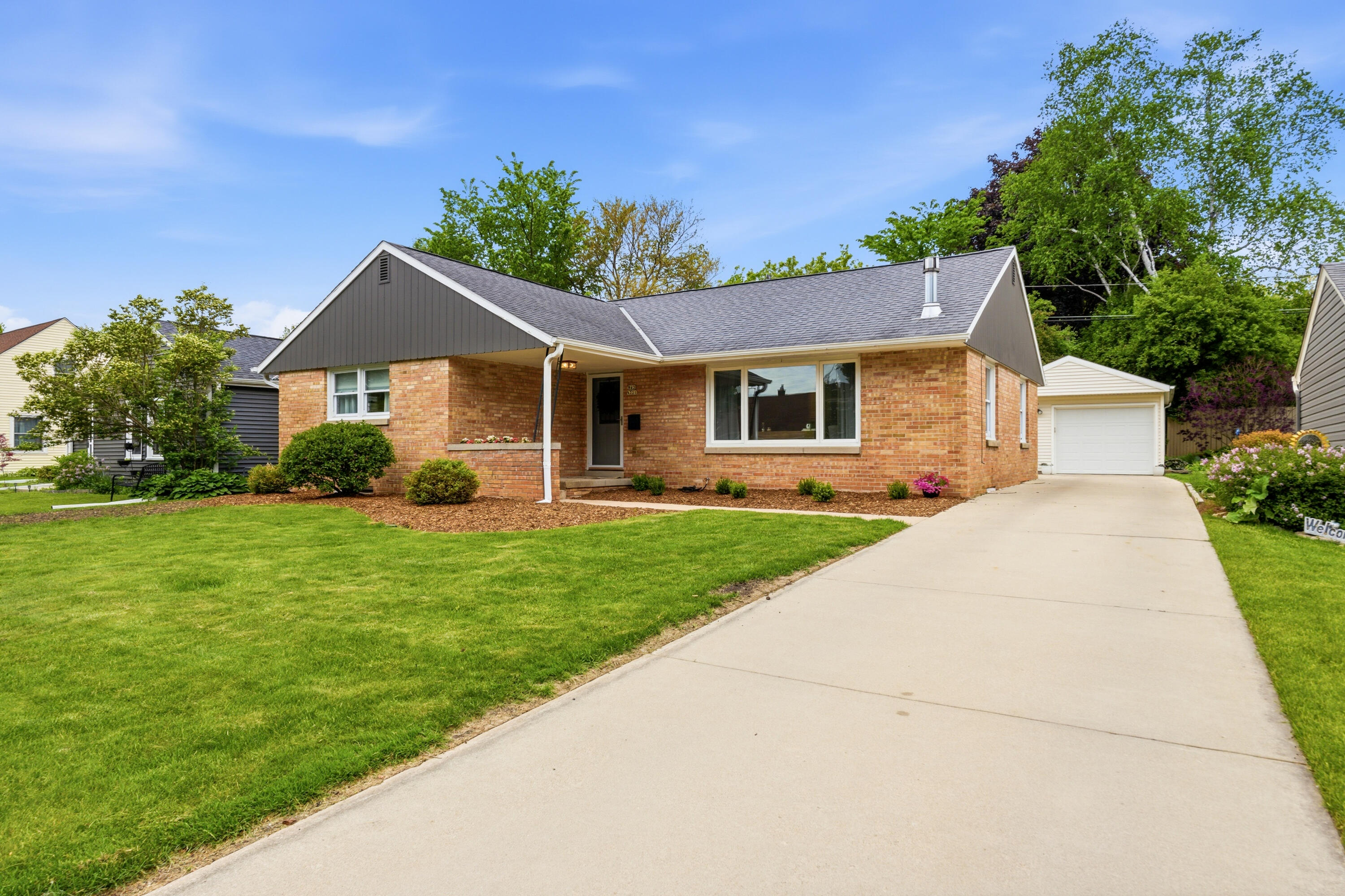 W62N321 Hanover Ave