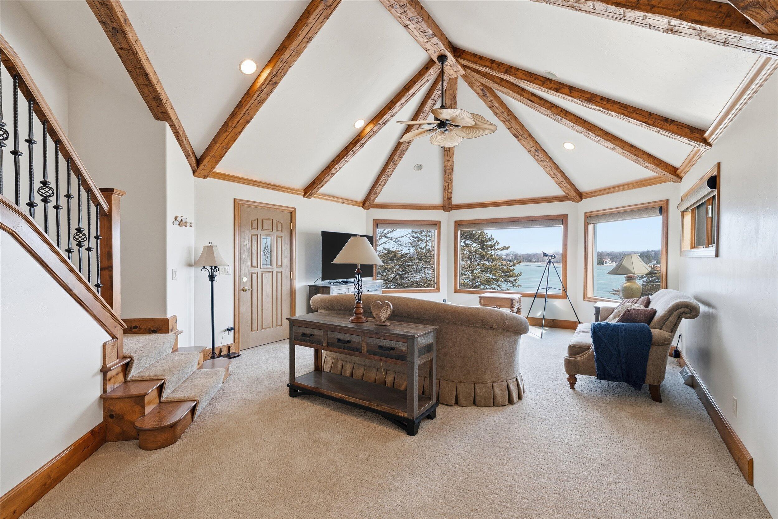 405 Lake Dr