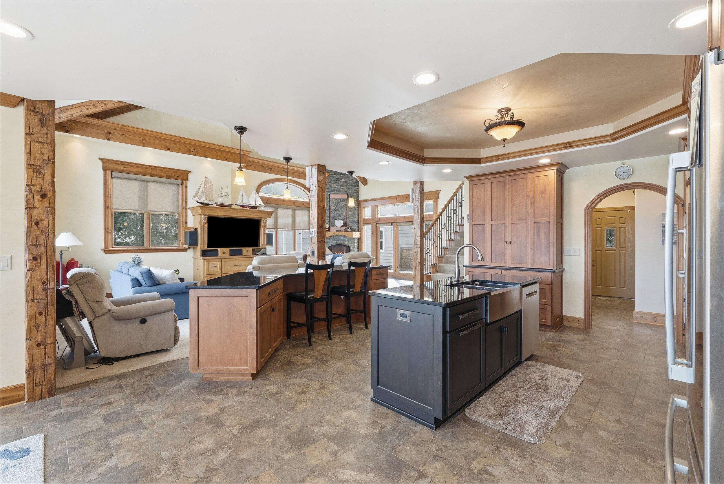 405 Lake Dr