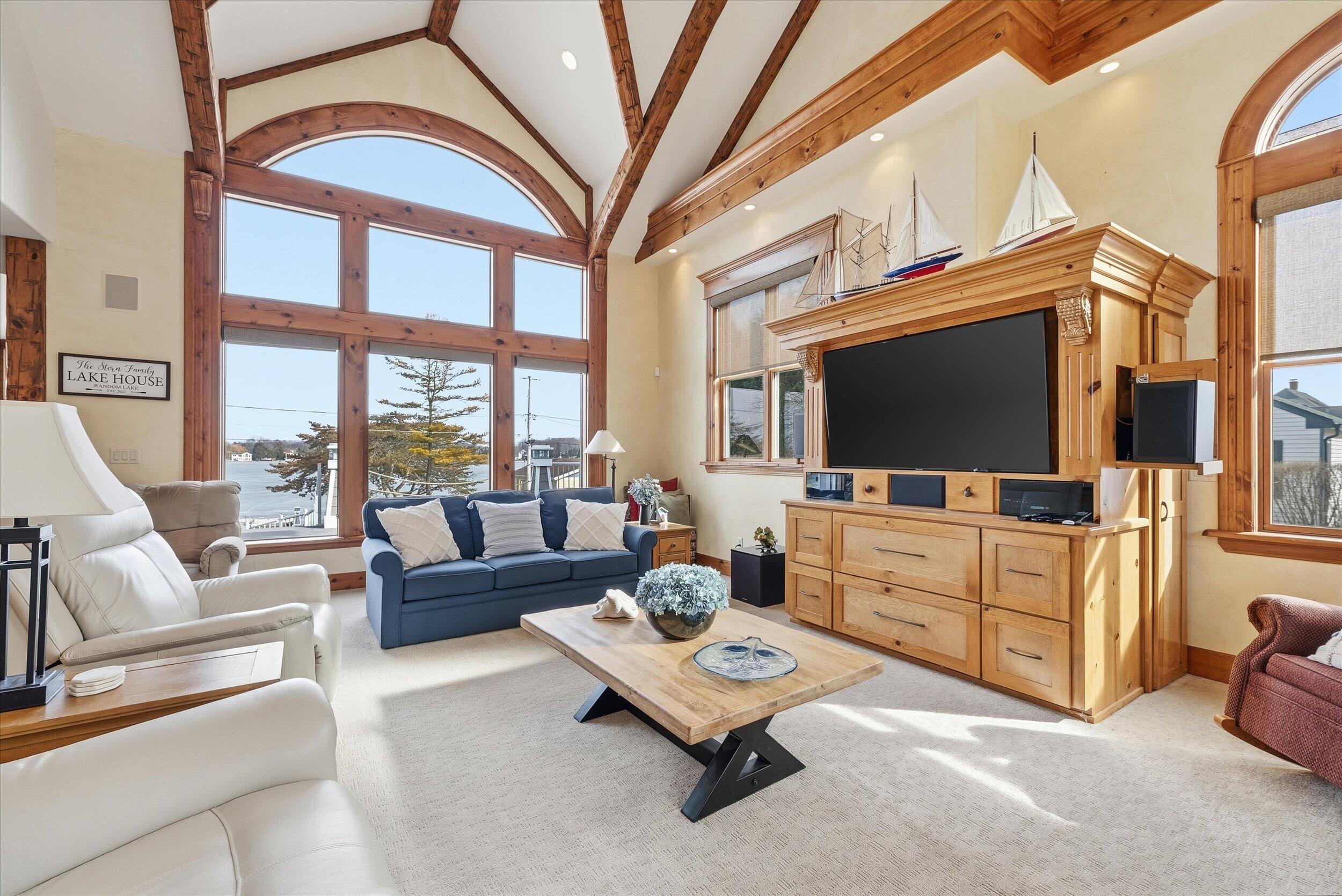 405 Lake Dr