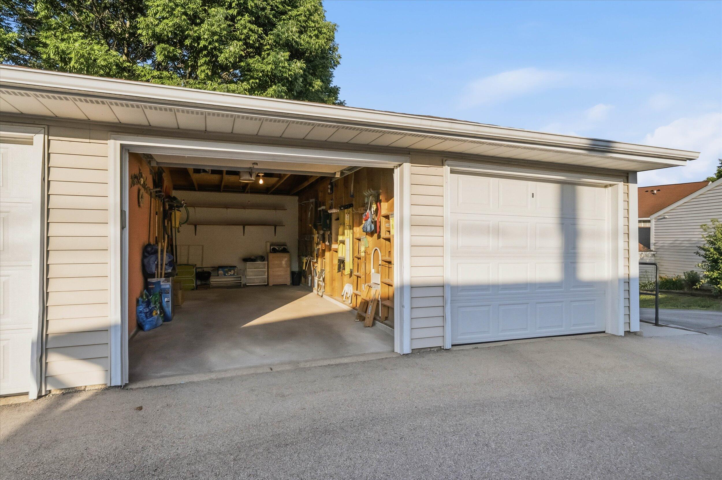 1755 Parknoll Ln, 4