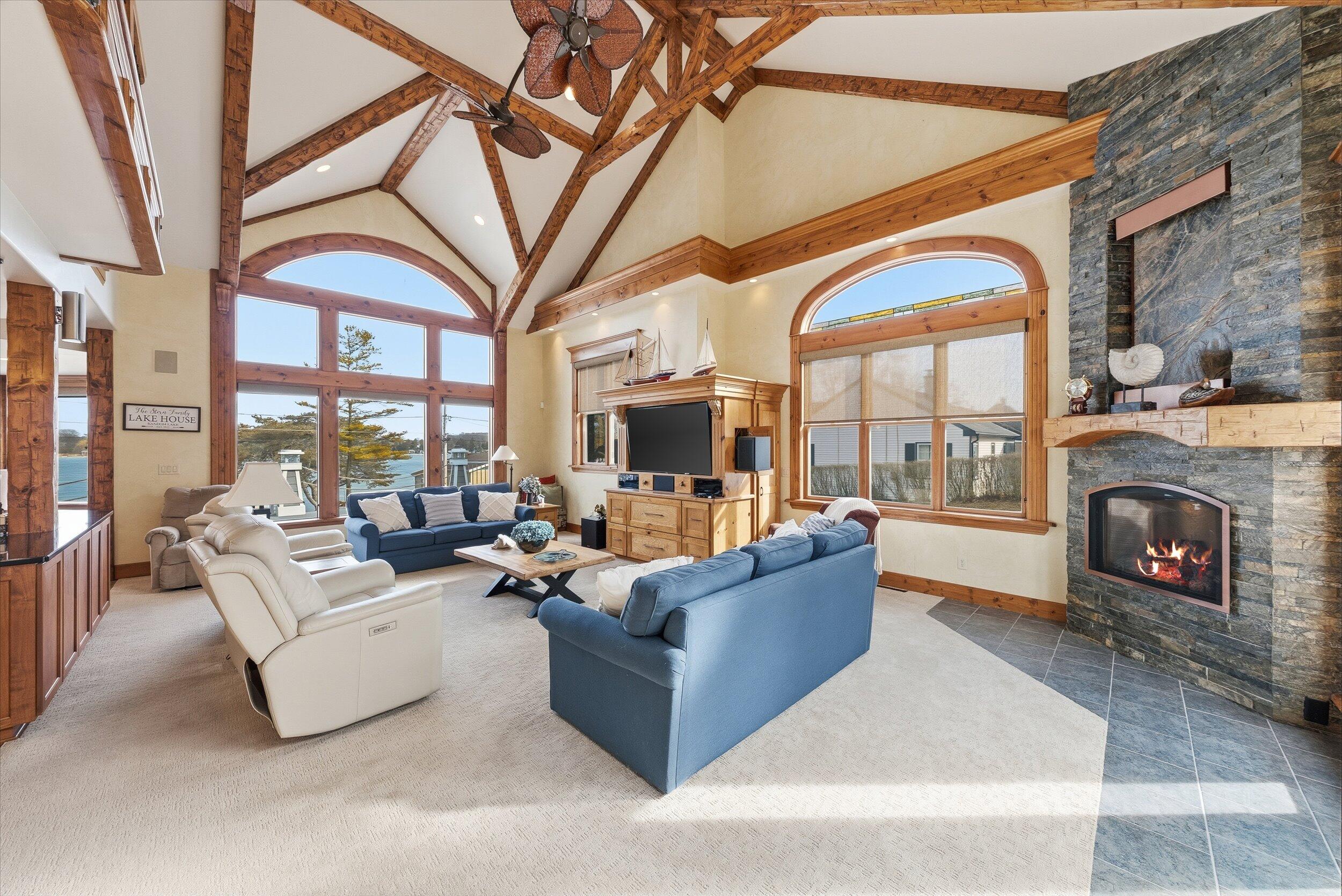 405 Lake Dr