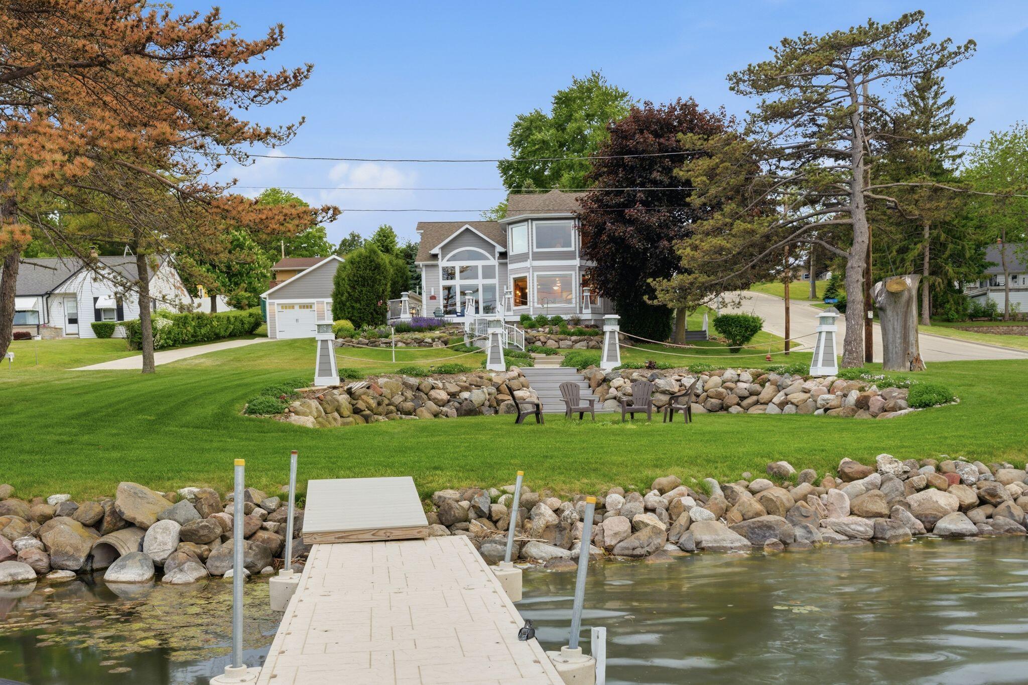 405 Lake Dr