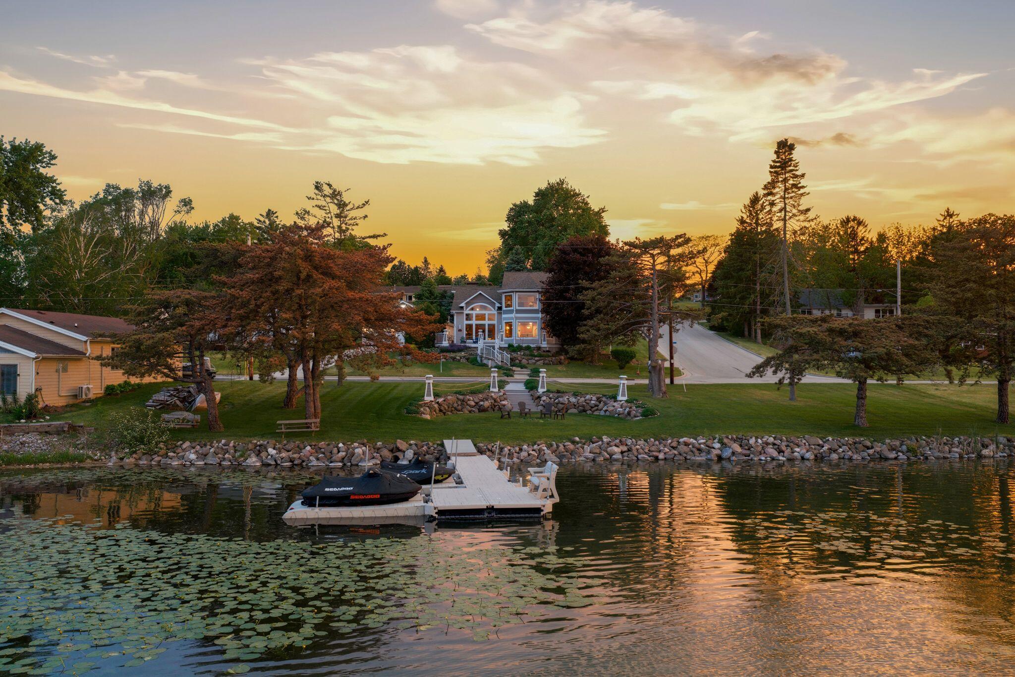 405 Lake Dr