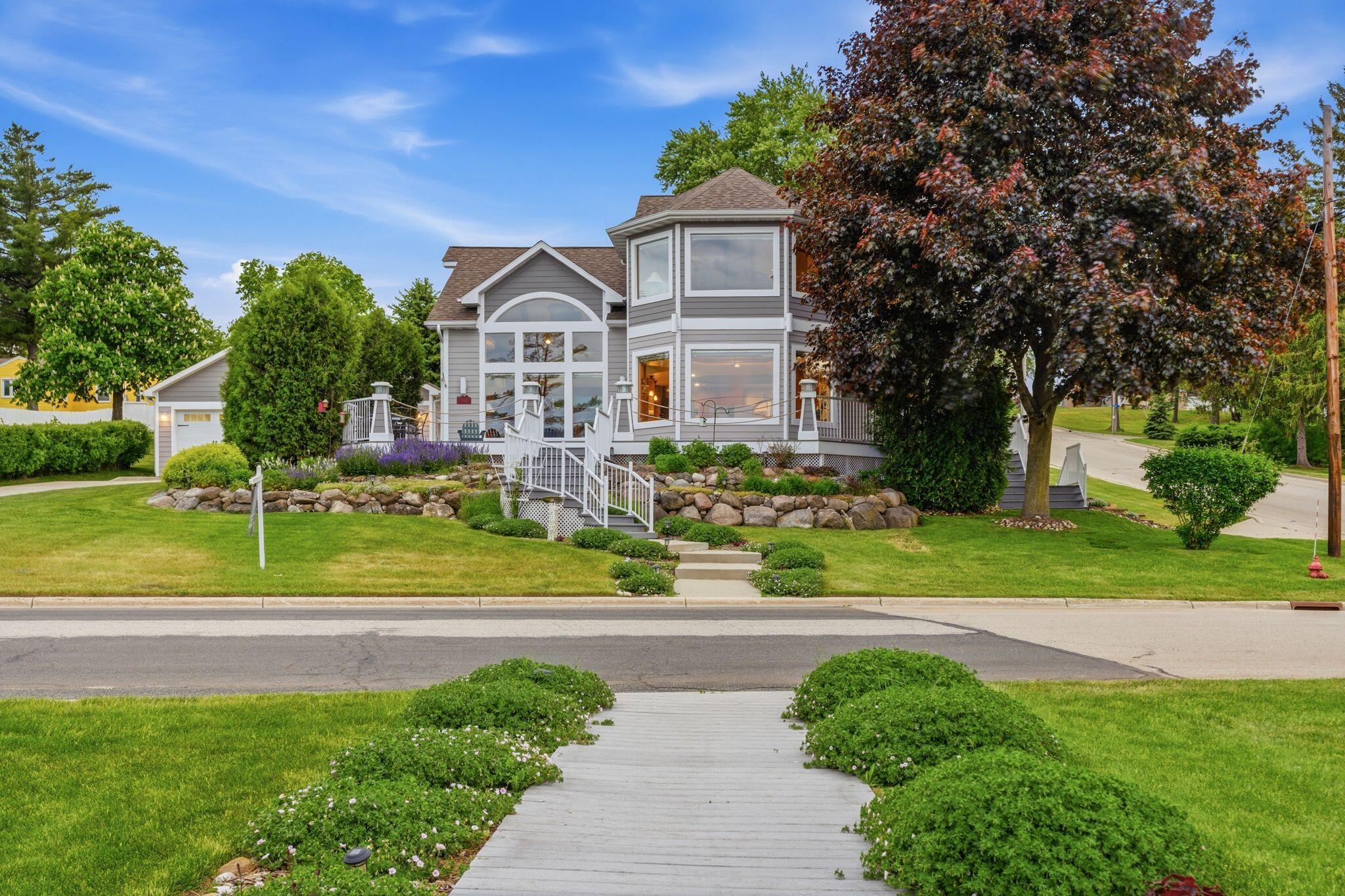 405 Lake Dr