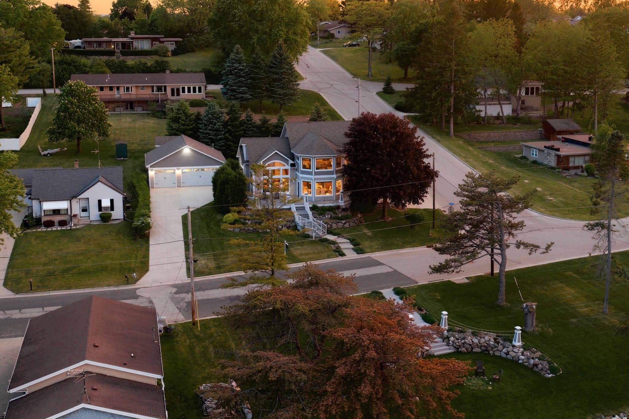 405 Lake Dr
