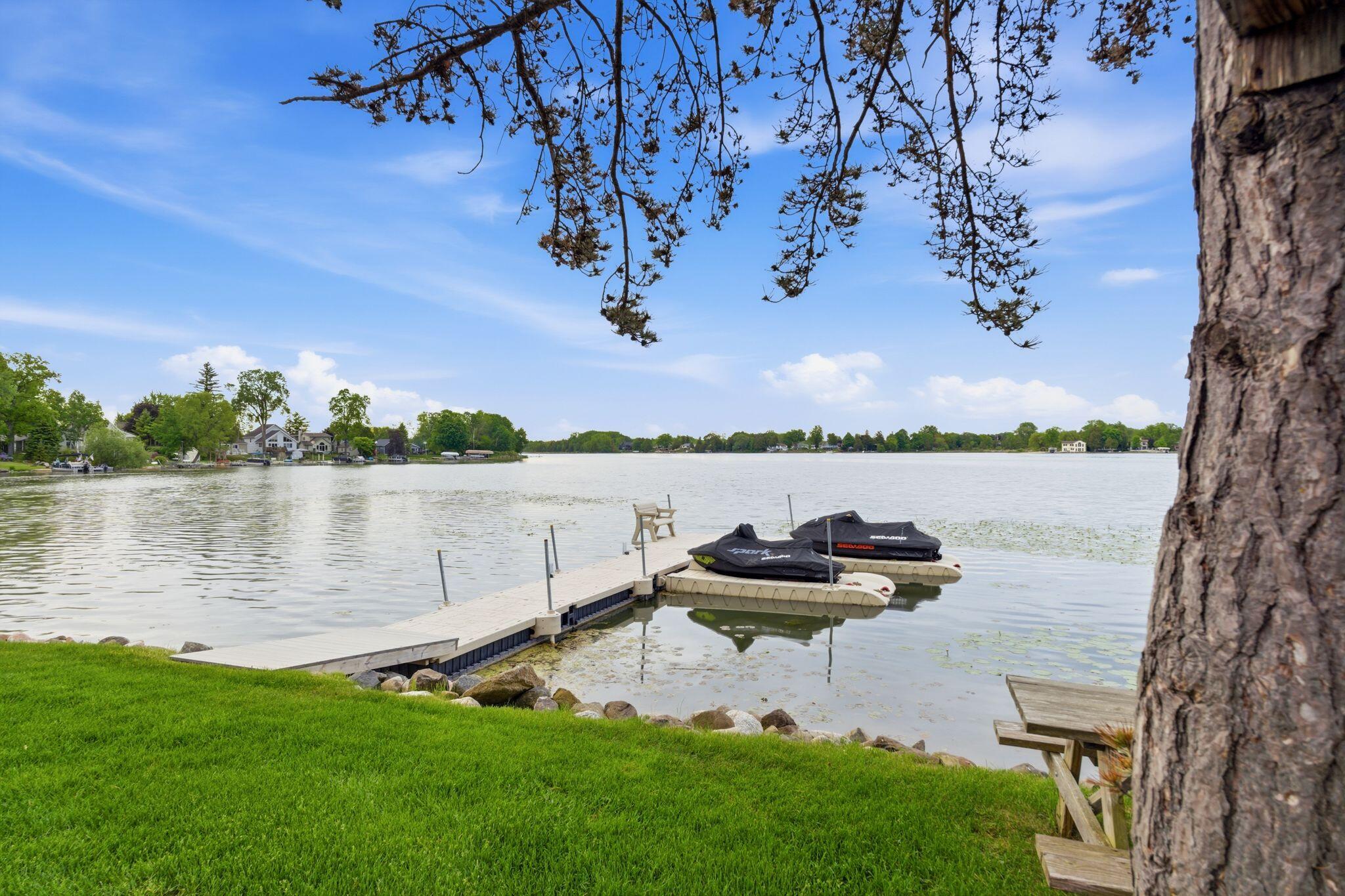 405 Lake Dr