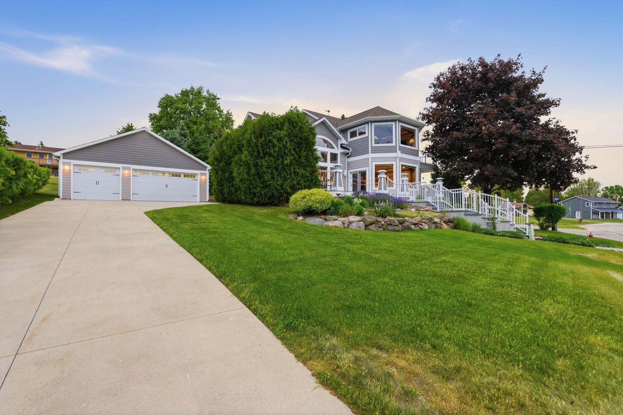 405 Lake Dr