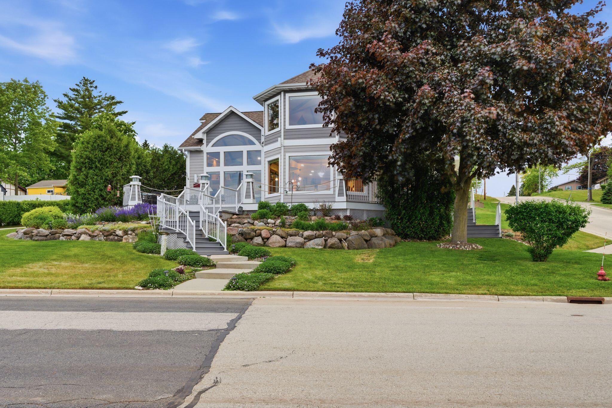 405 Lake Dr