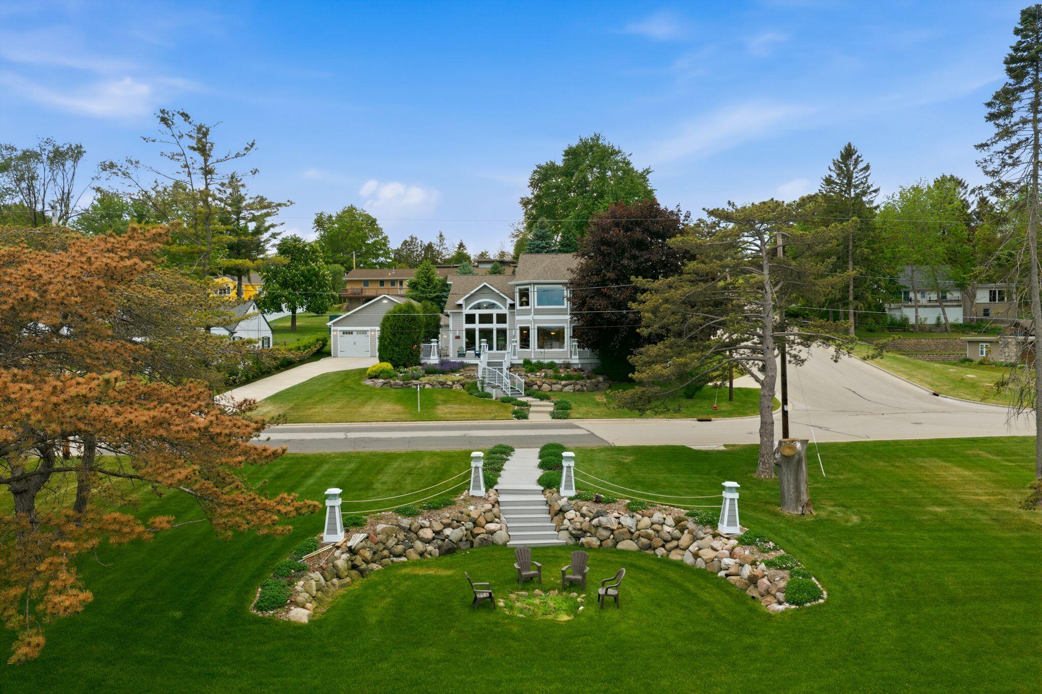 405 Lake Dr