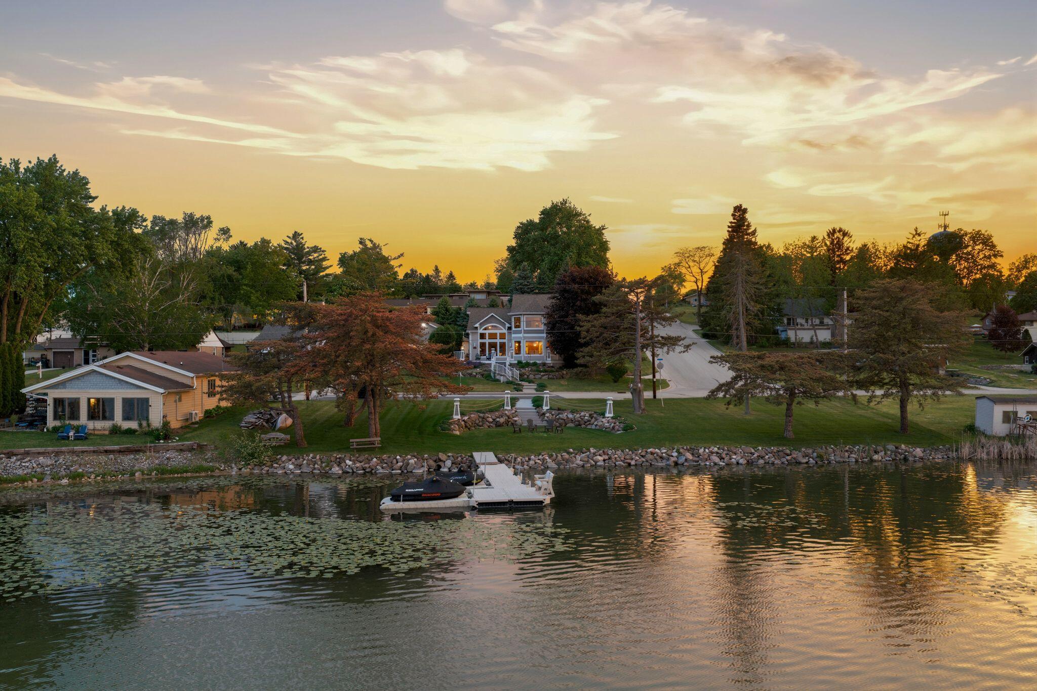 405 Lake Dr