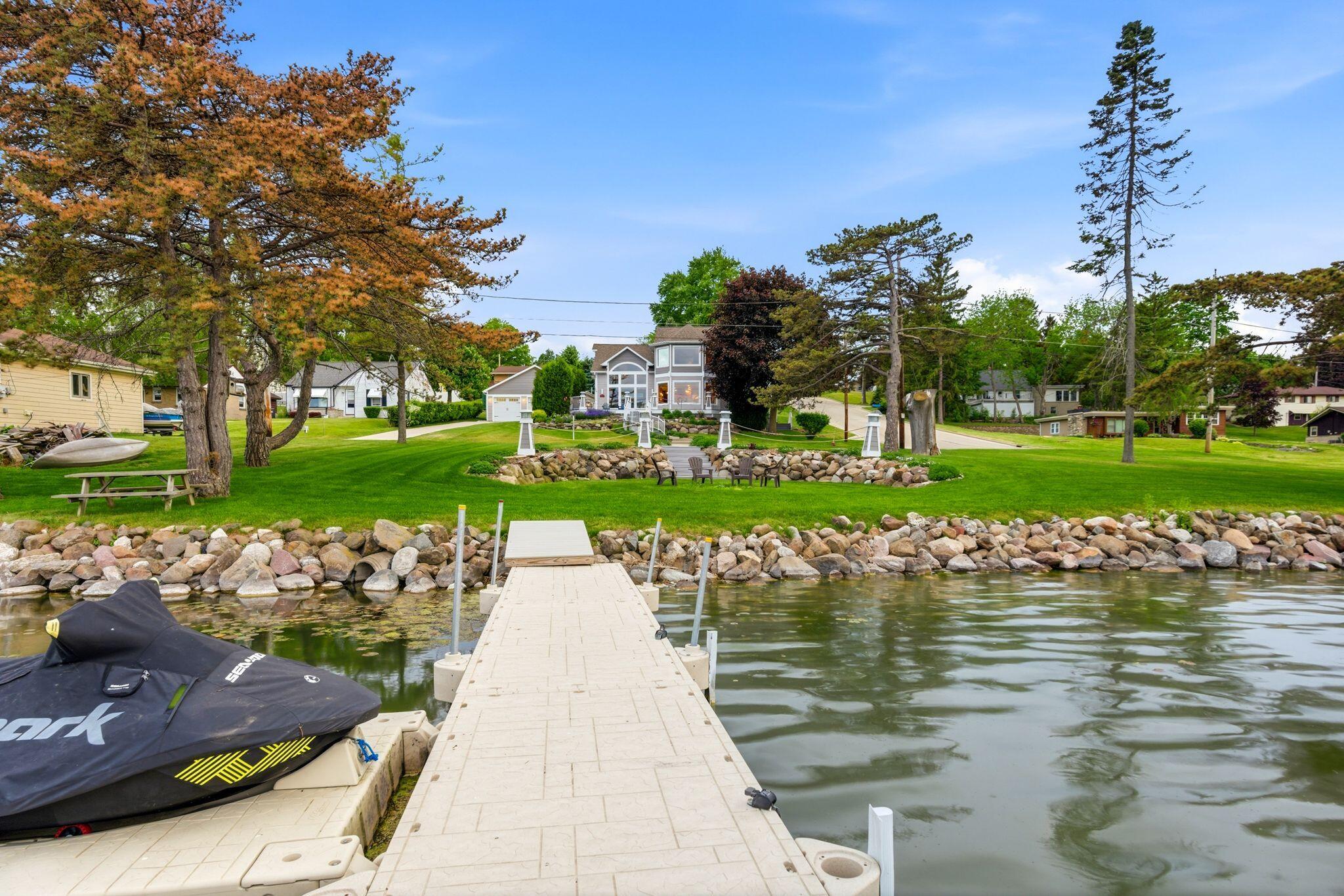 405 Lake Dr