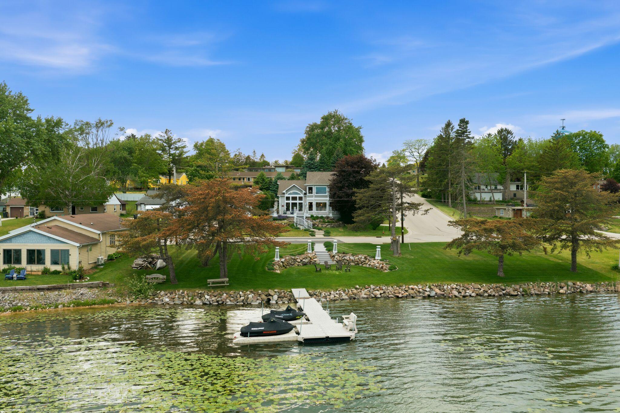 405 Lake Dr