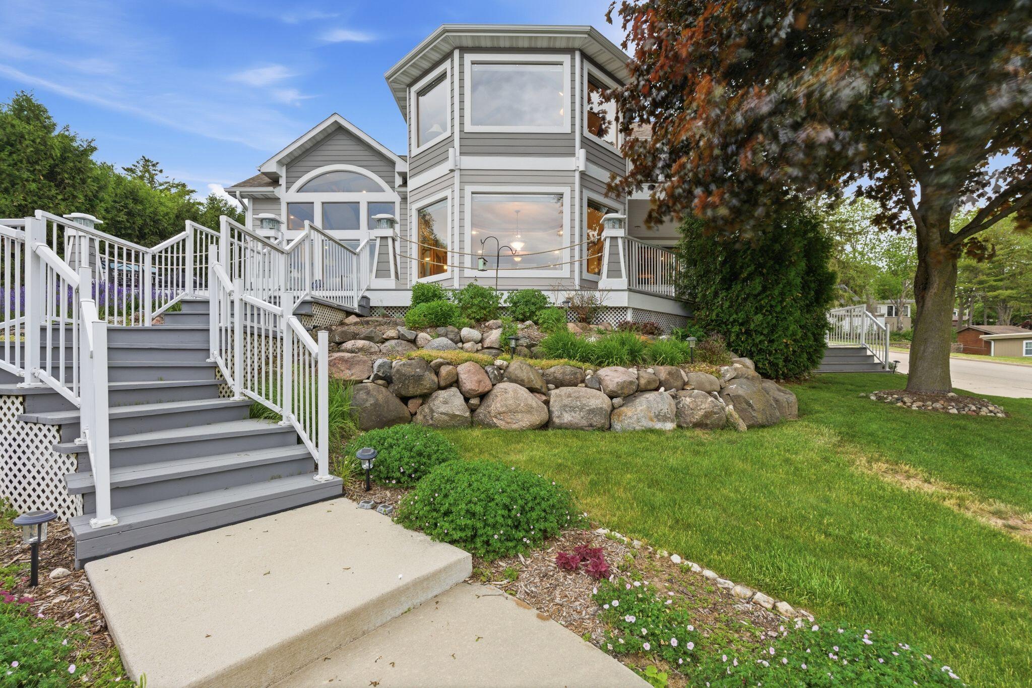 405 Lake Dr