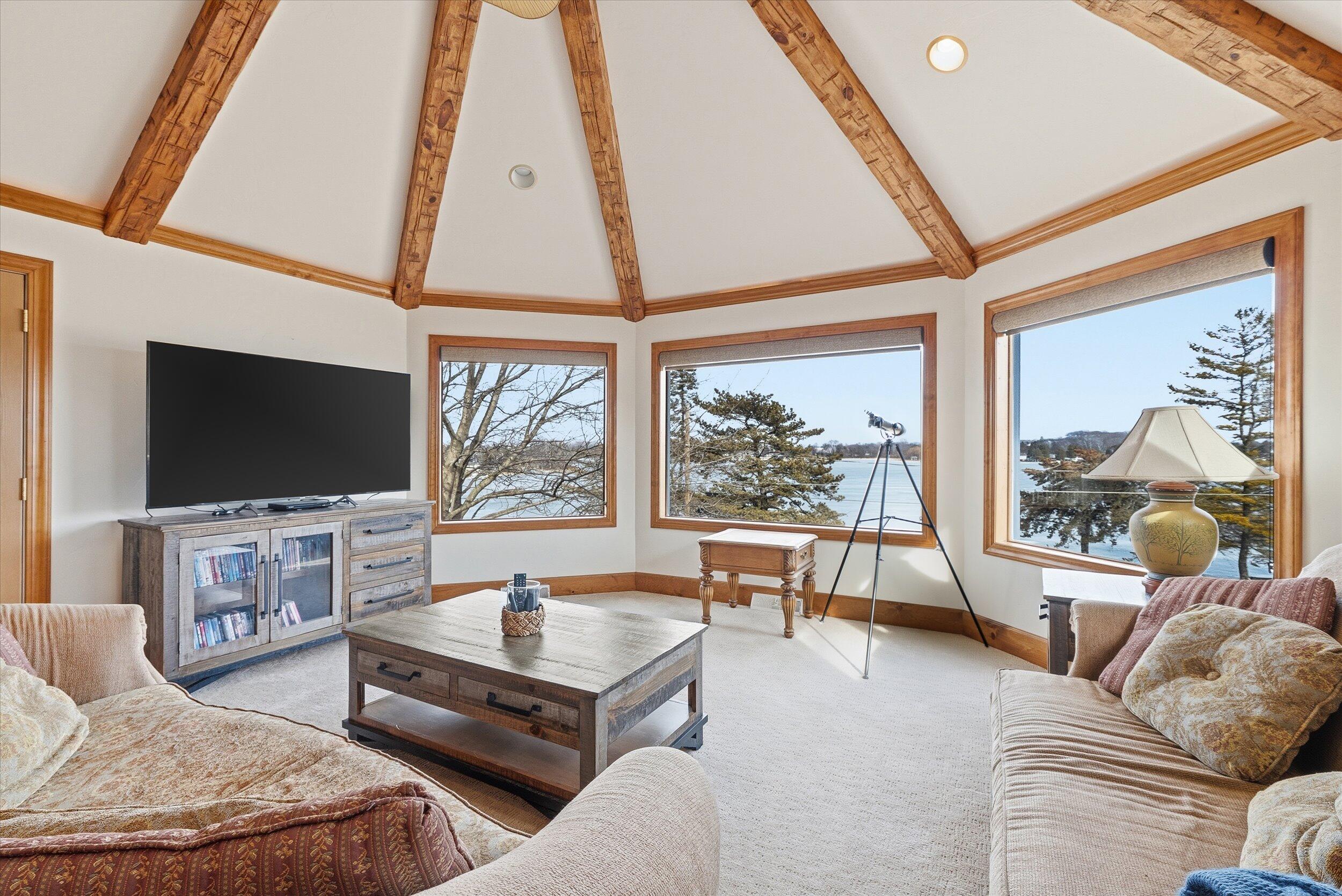 405 Lake Dr