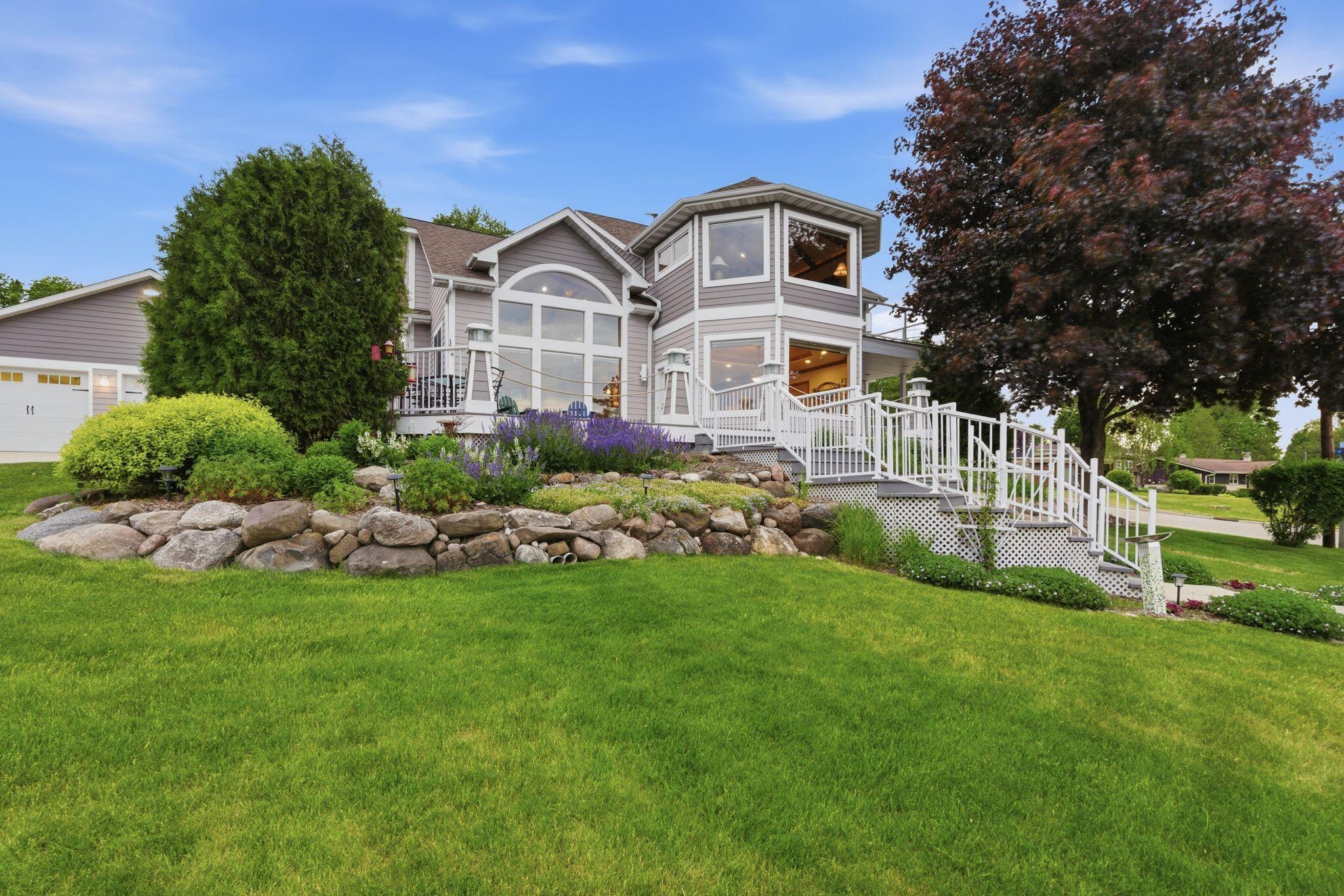 405 Lake Dr