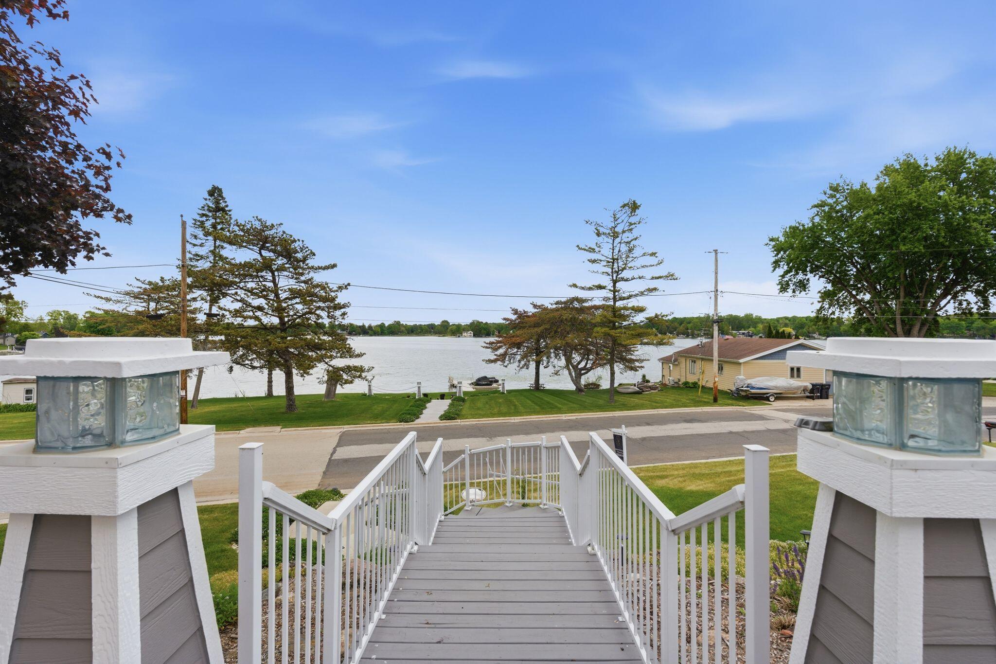 405 Lake Dr