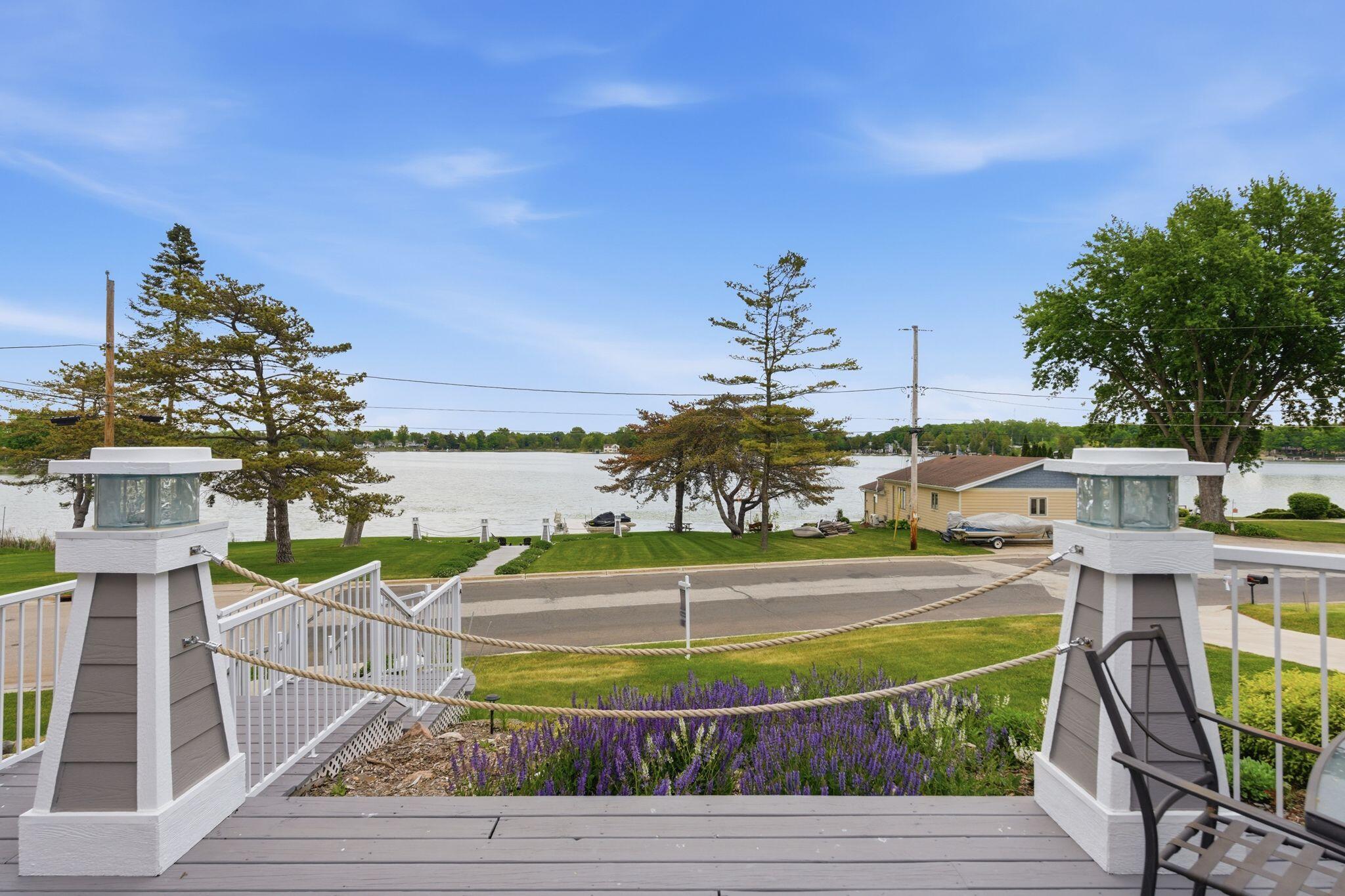 405 Lake Dr