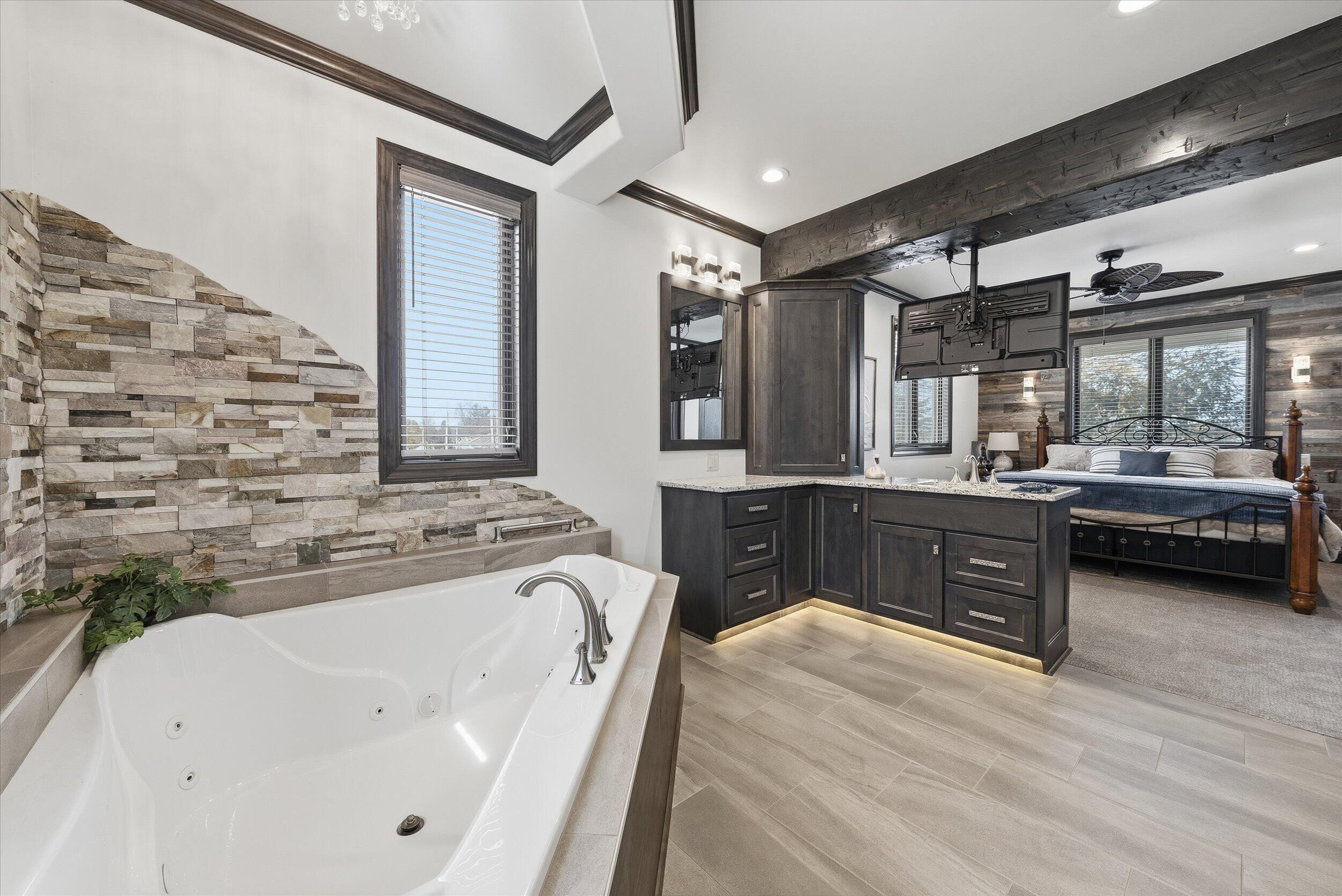 405 Lake Dr