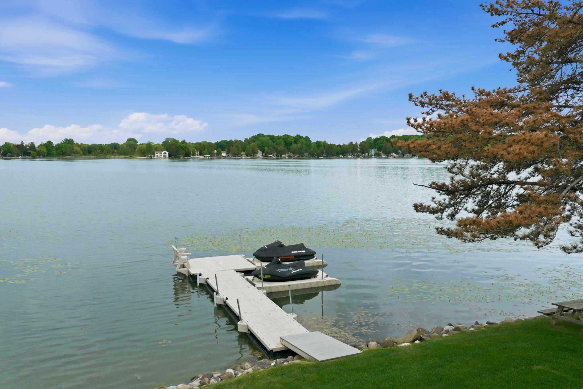 405 Lake Dr