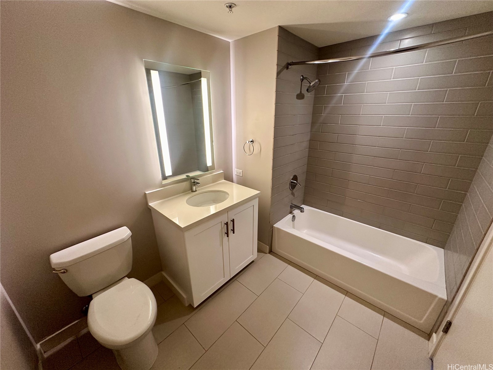 888 Kapiolani Boulevard 2112