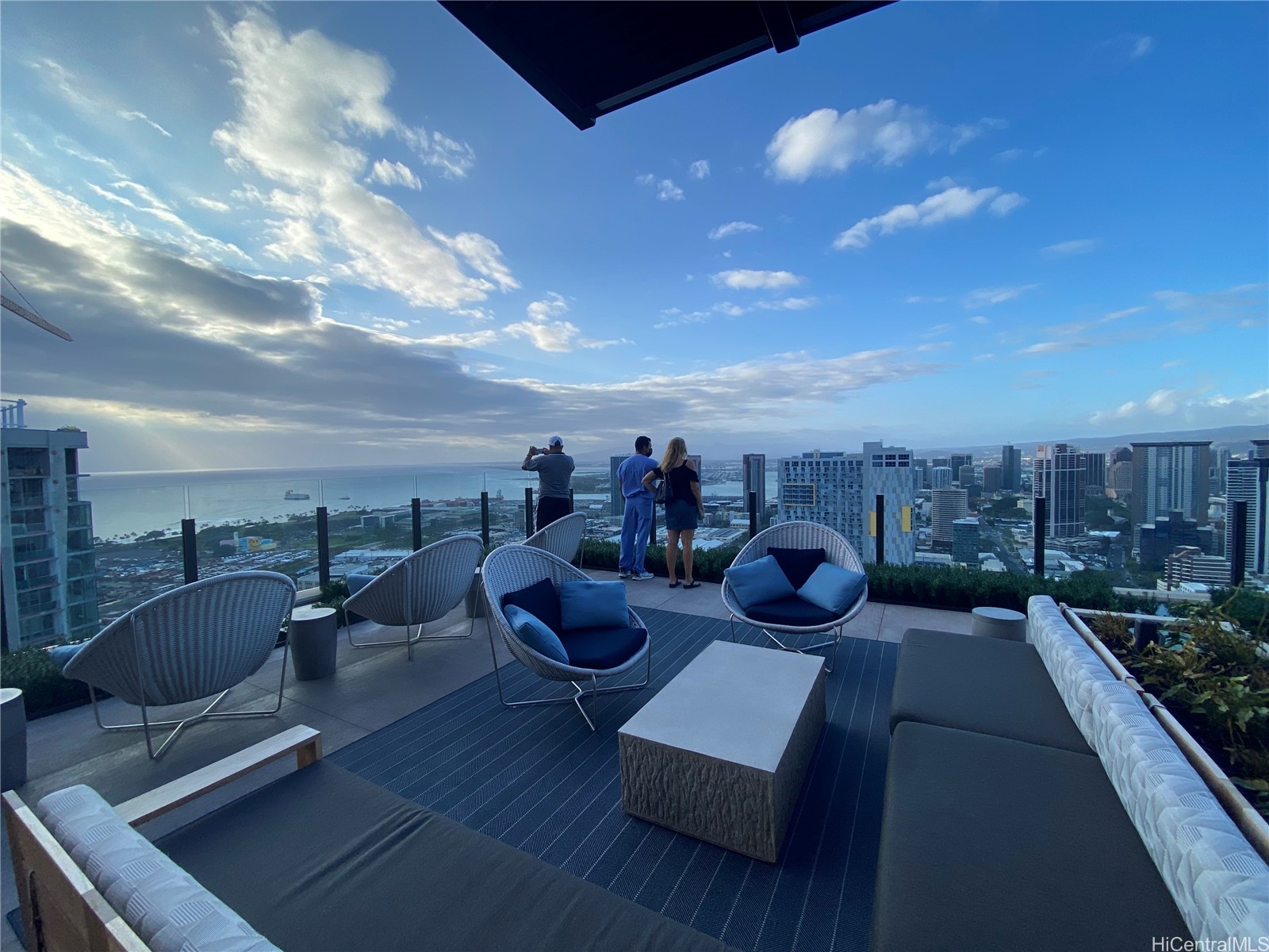 987 Queen Street 1708