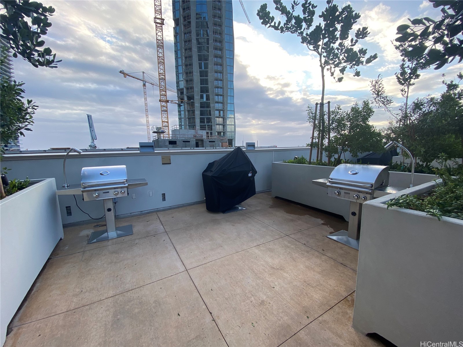 987 Queen Street 1708