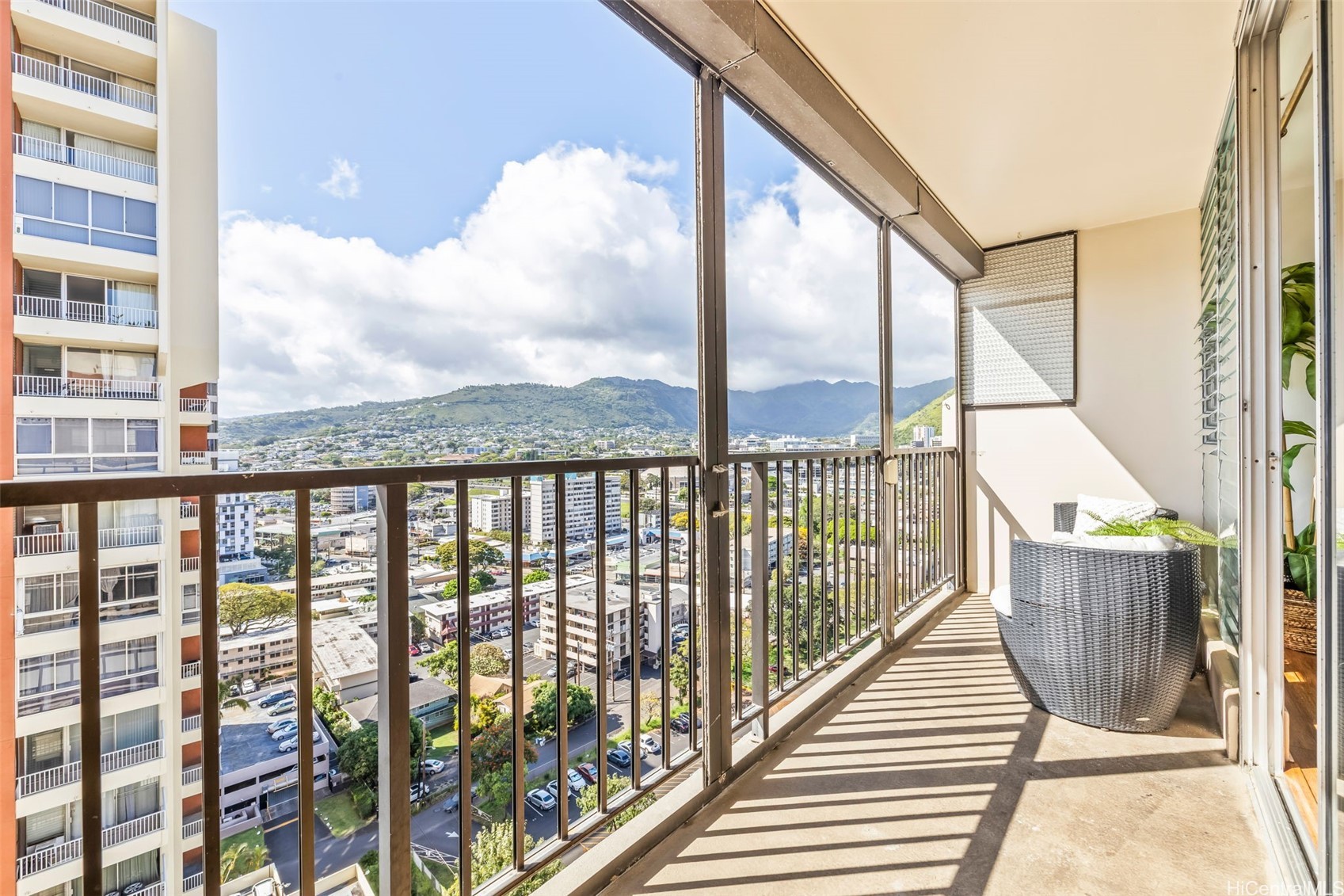 2754 Kuilei Street 2002