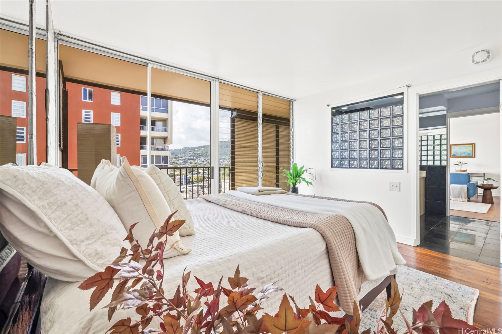 2754 Kuilei Street 2002