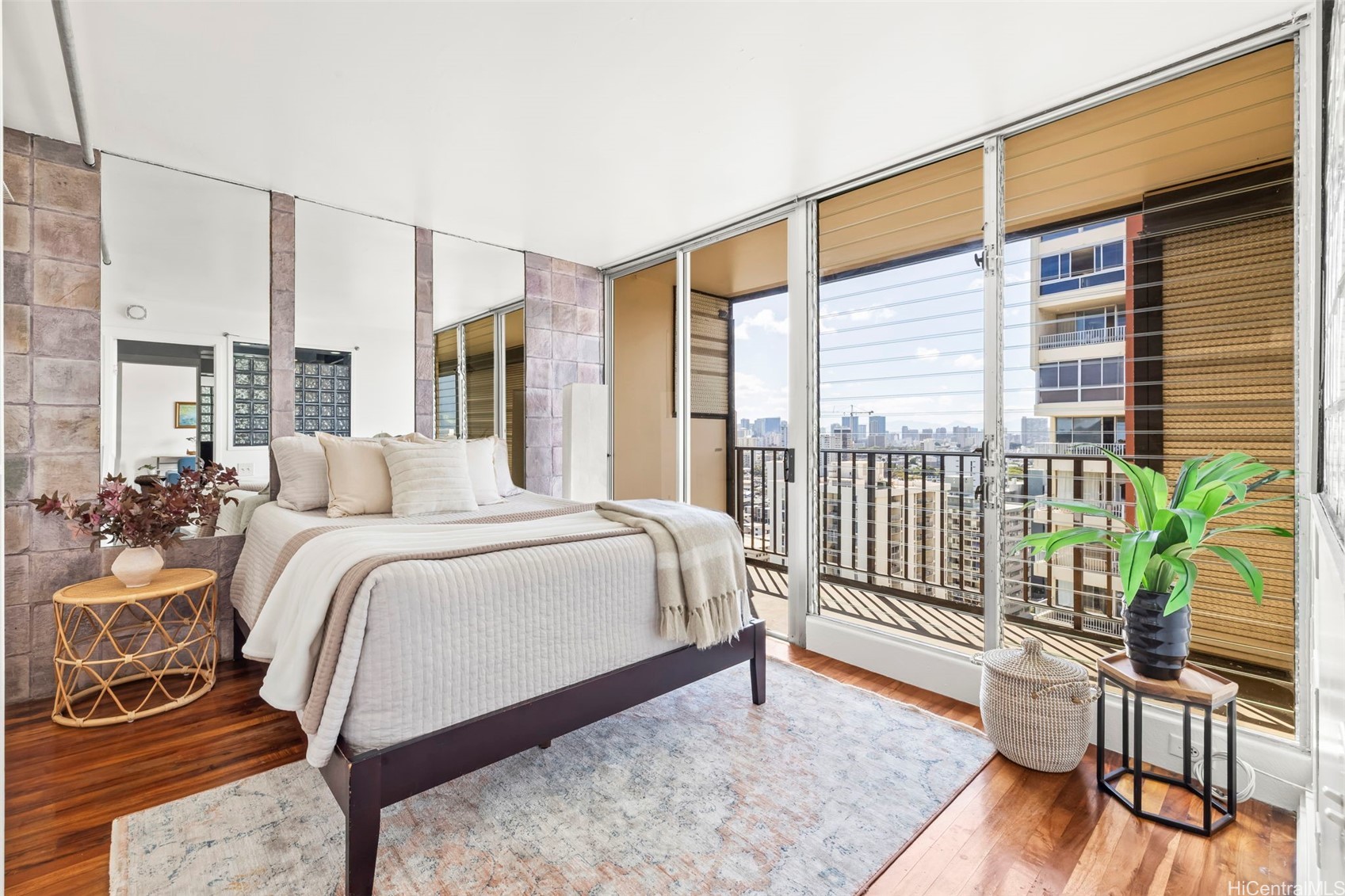 2754 Kuilei Street 2002