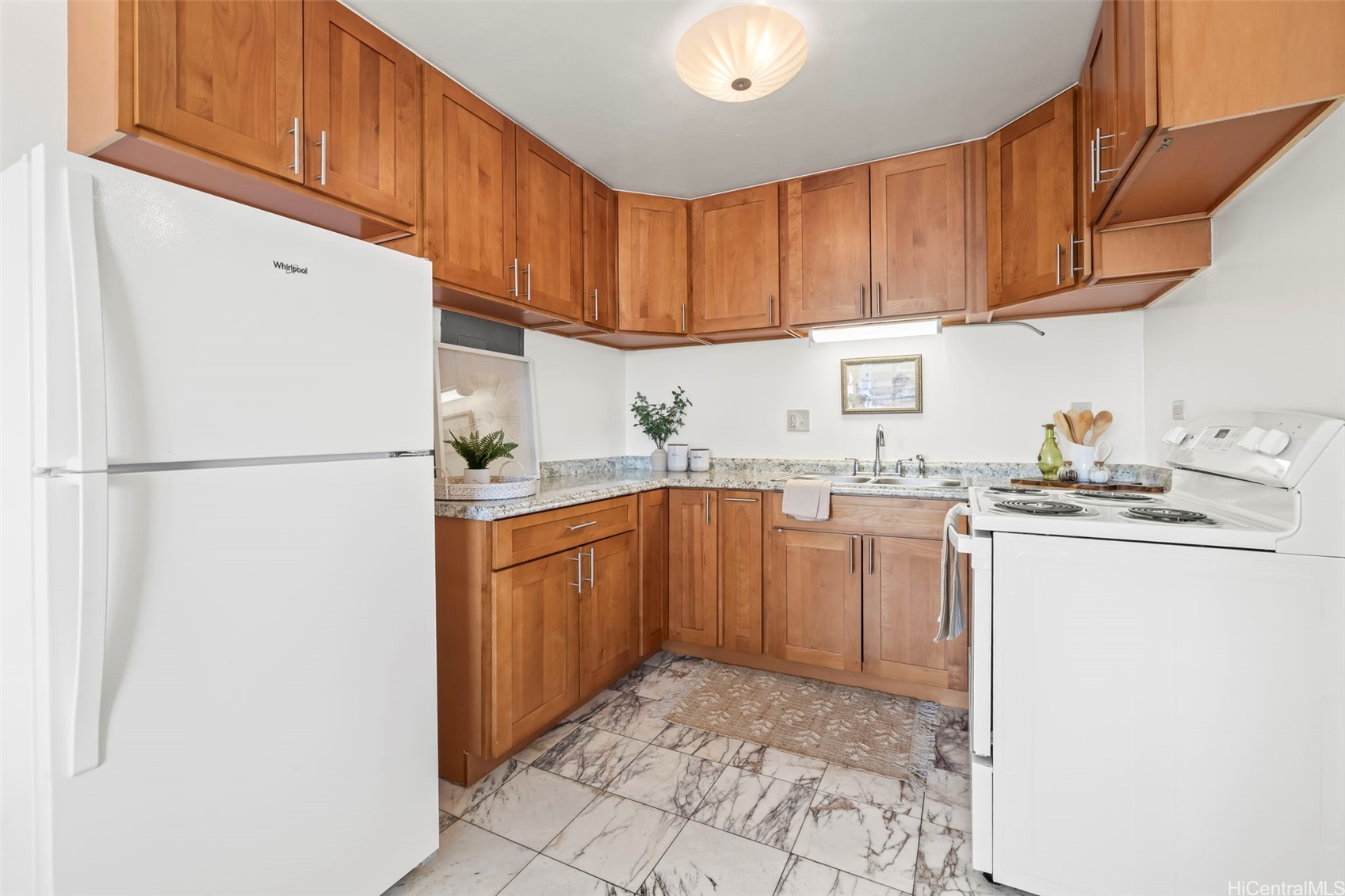 2754 Kuilei Street 2002