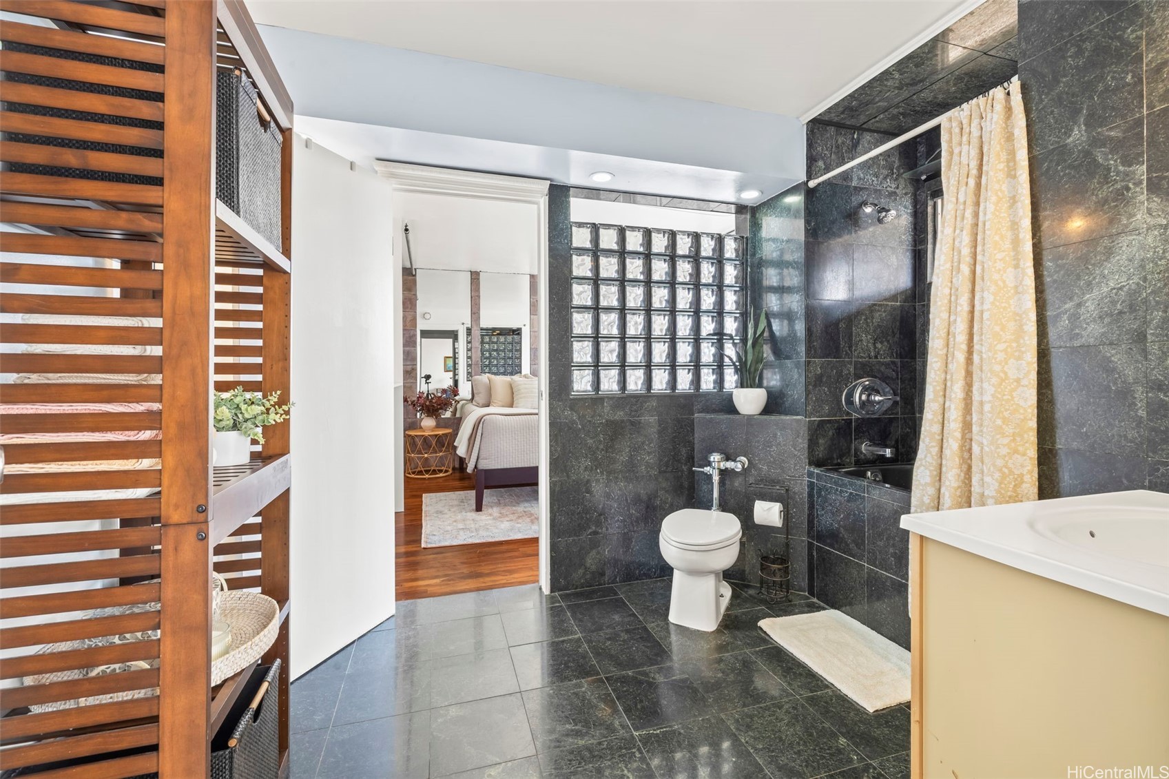 2754 Kuilei Street 2002