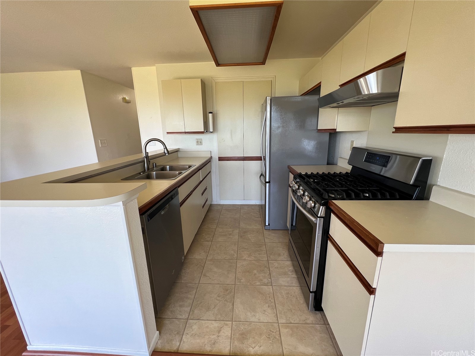 98-1961 A Kaahumanu Street