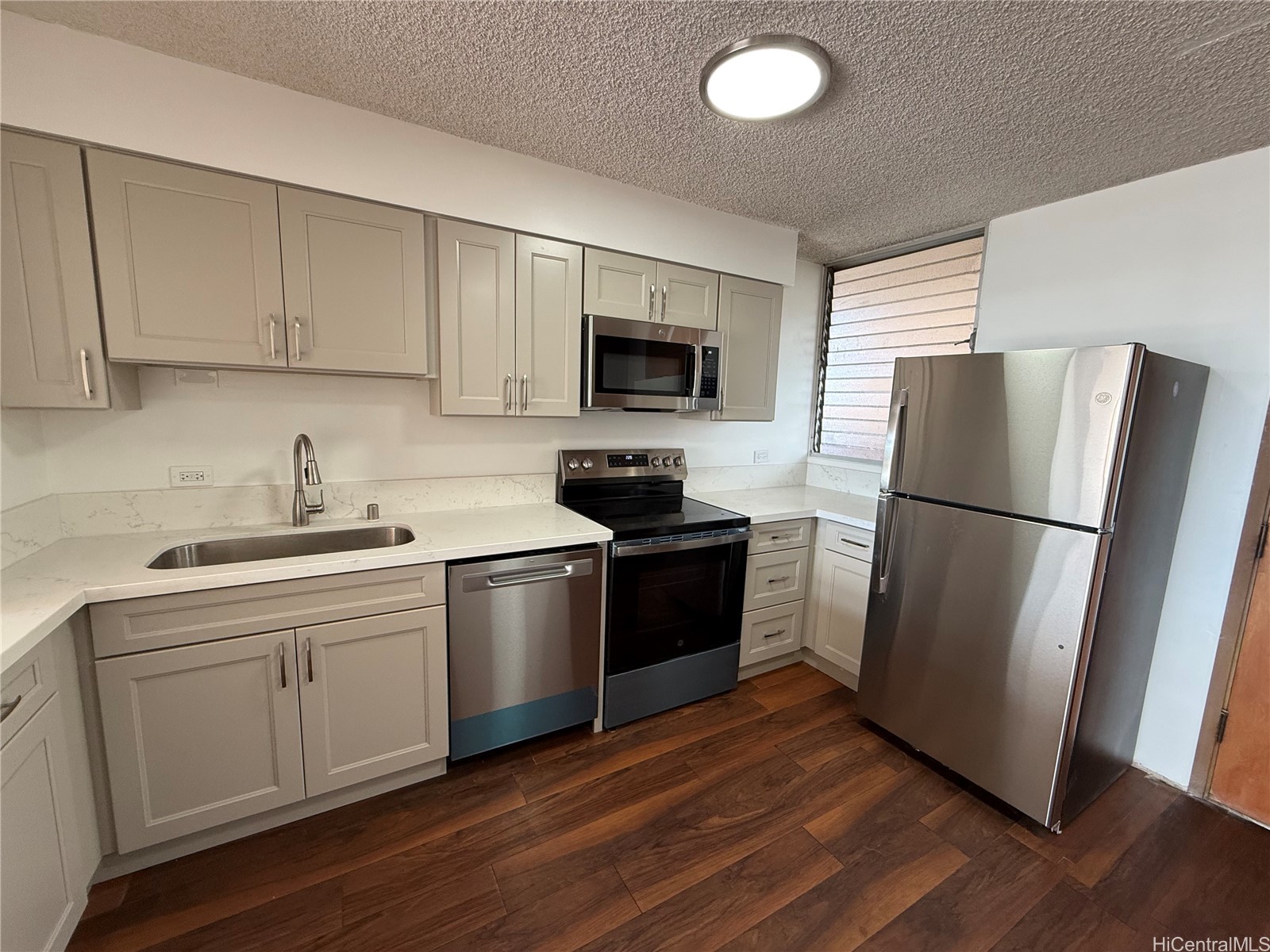 500 University Avenue 930