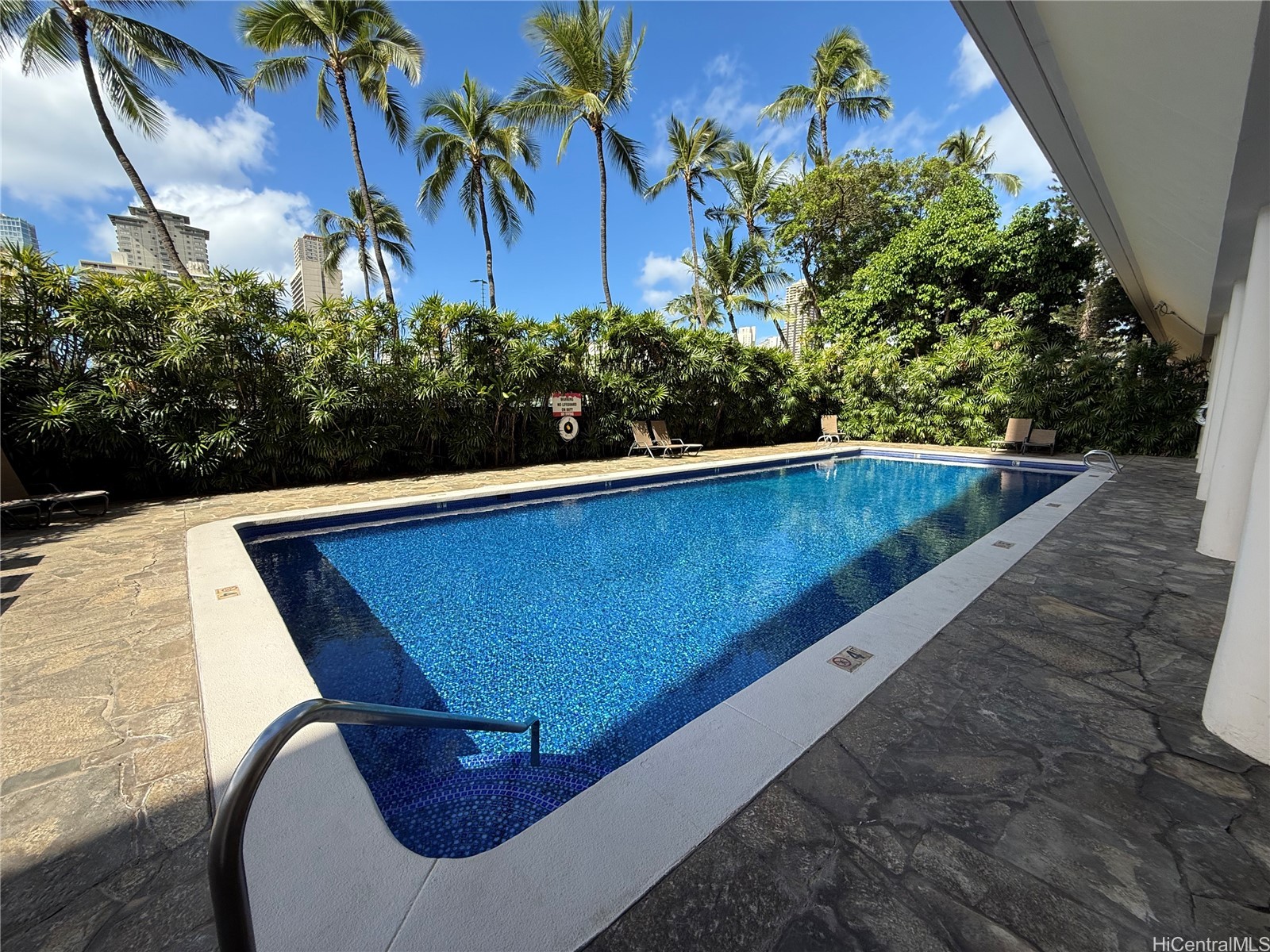 500 University Avenue 930