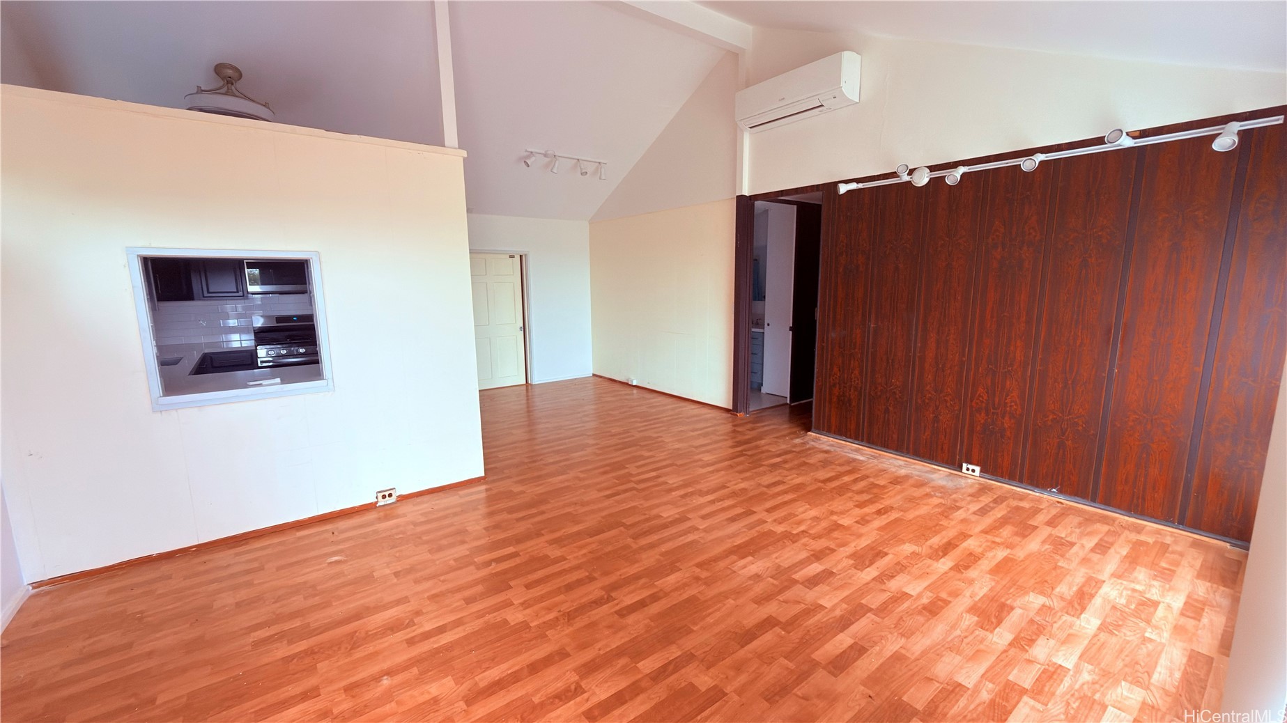 94-1086 Lumihoahu Street Upstairs