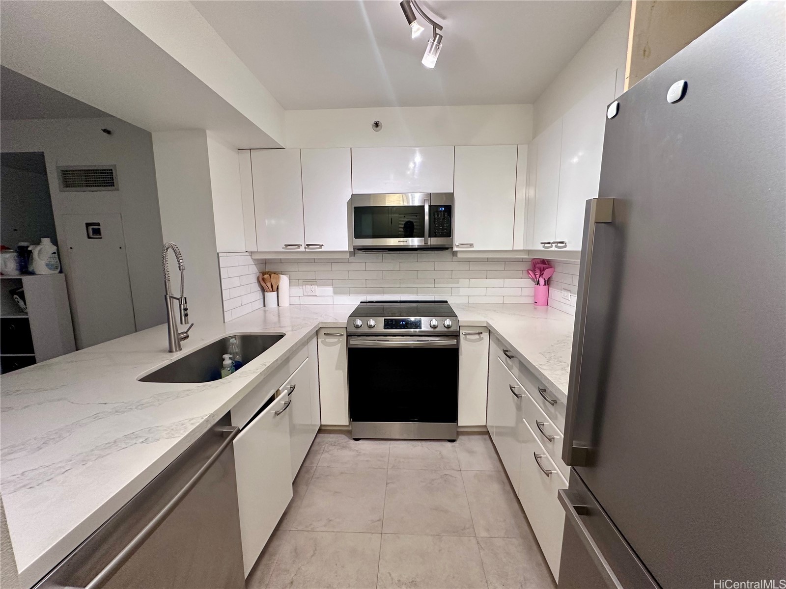 415 South Street 302