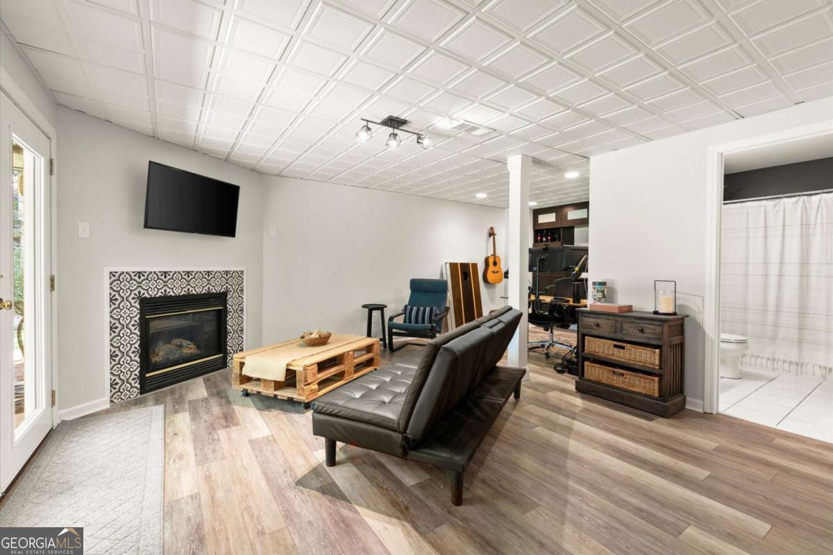 313 Thorntree Lane