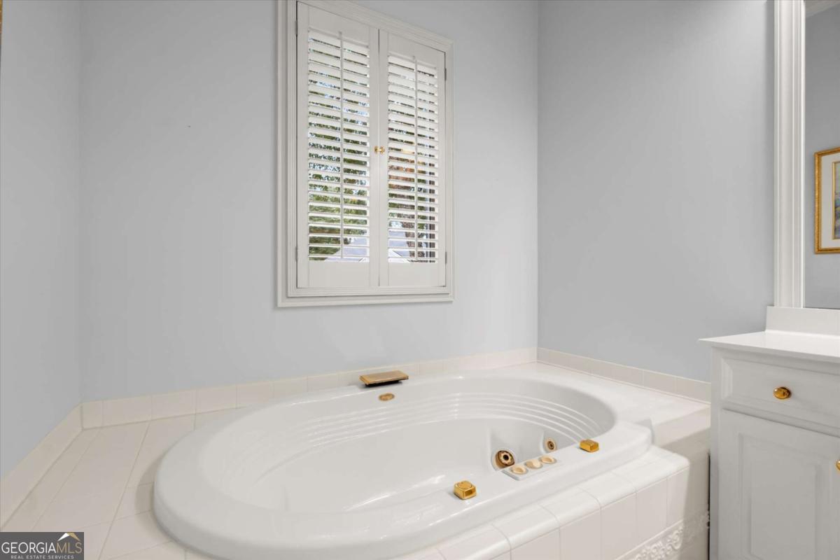 201 Devonshire Court