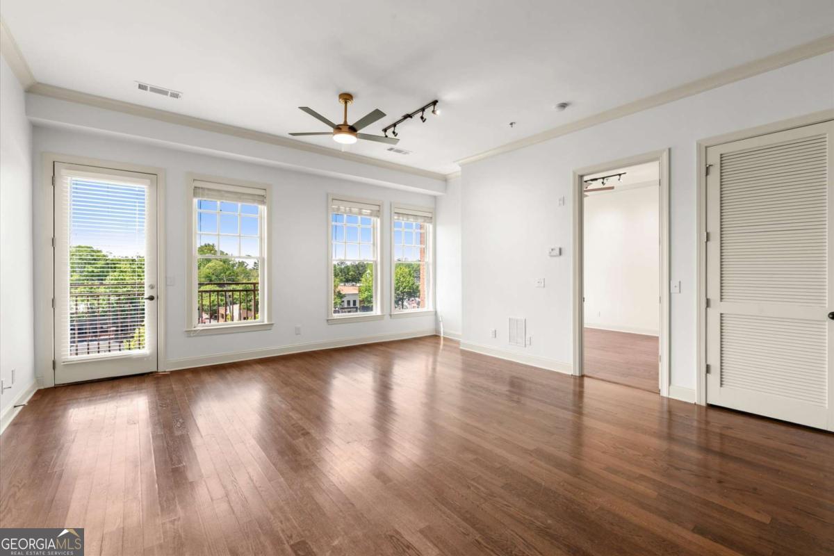 360 Chambers Street # 305