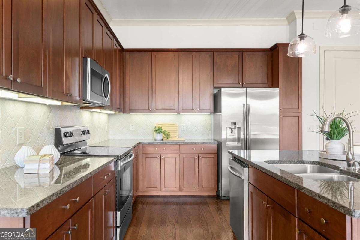 360 Chambers Street # 305