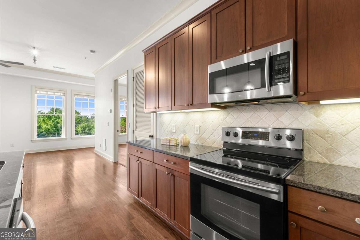 360 Chambers Street # 305