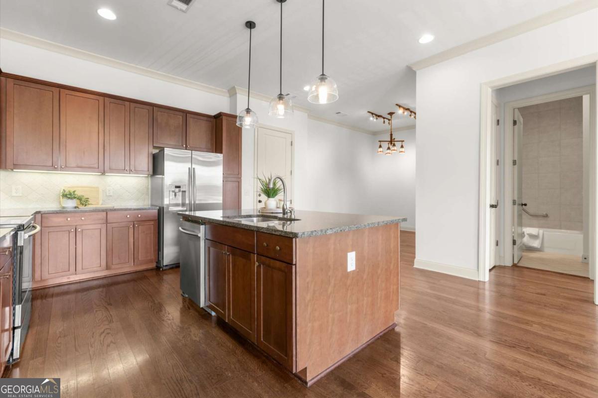 360 Chambers Street # 305