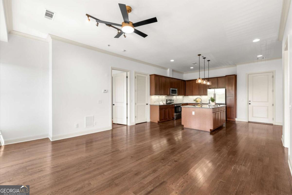 360 Chambers Street # 305