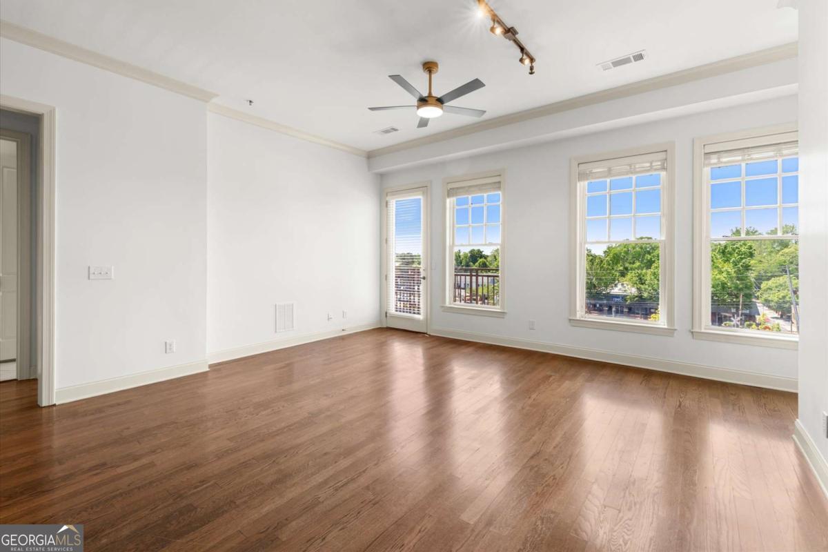 360 Chambers Street # 305