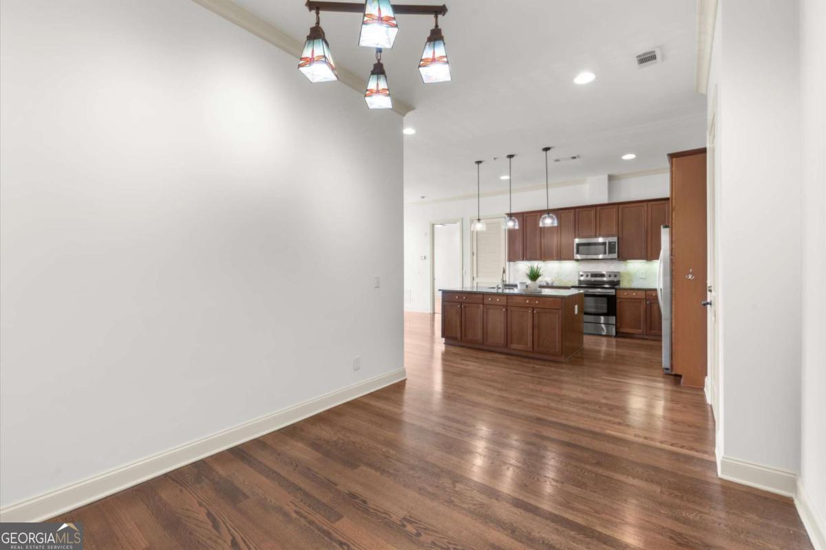 360 Chambers Street # 305