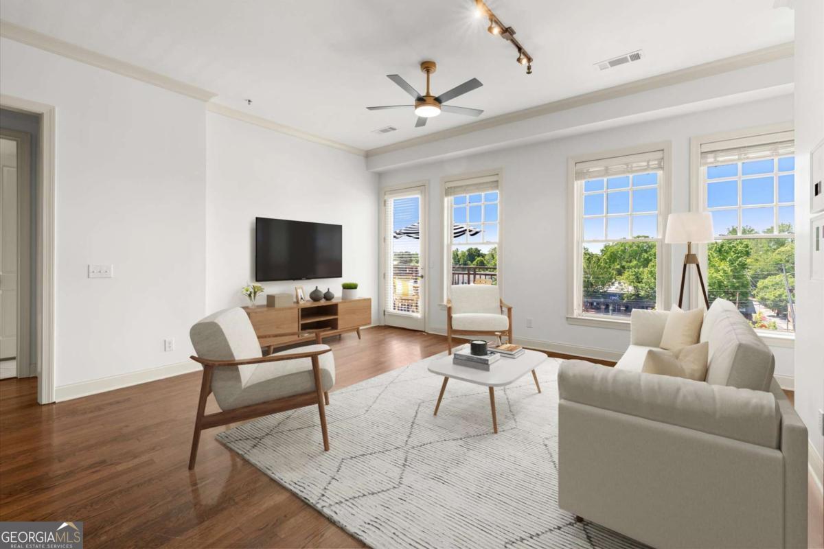 360 Chambers Street # 305