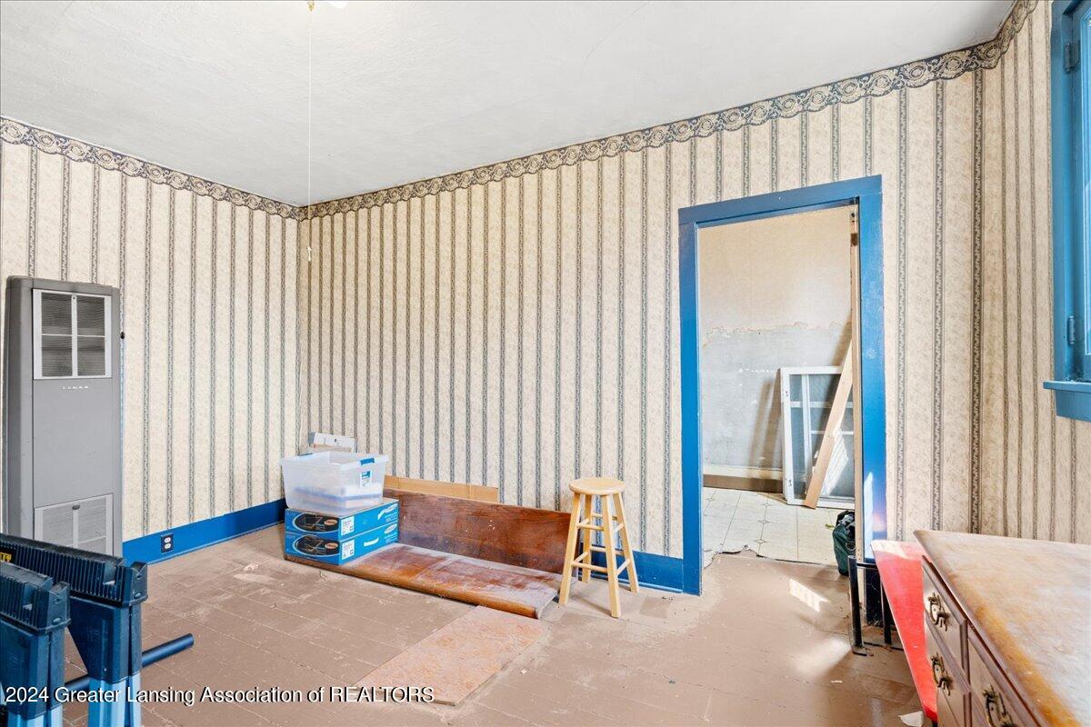 162 E Grand River Avenue