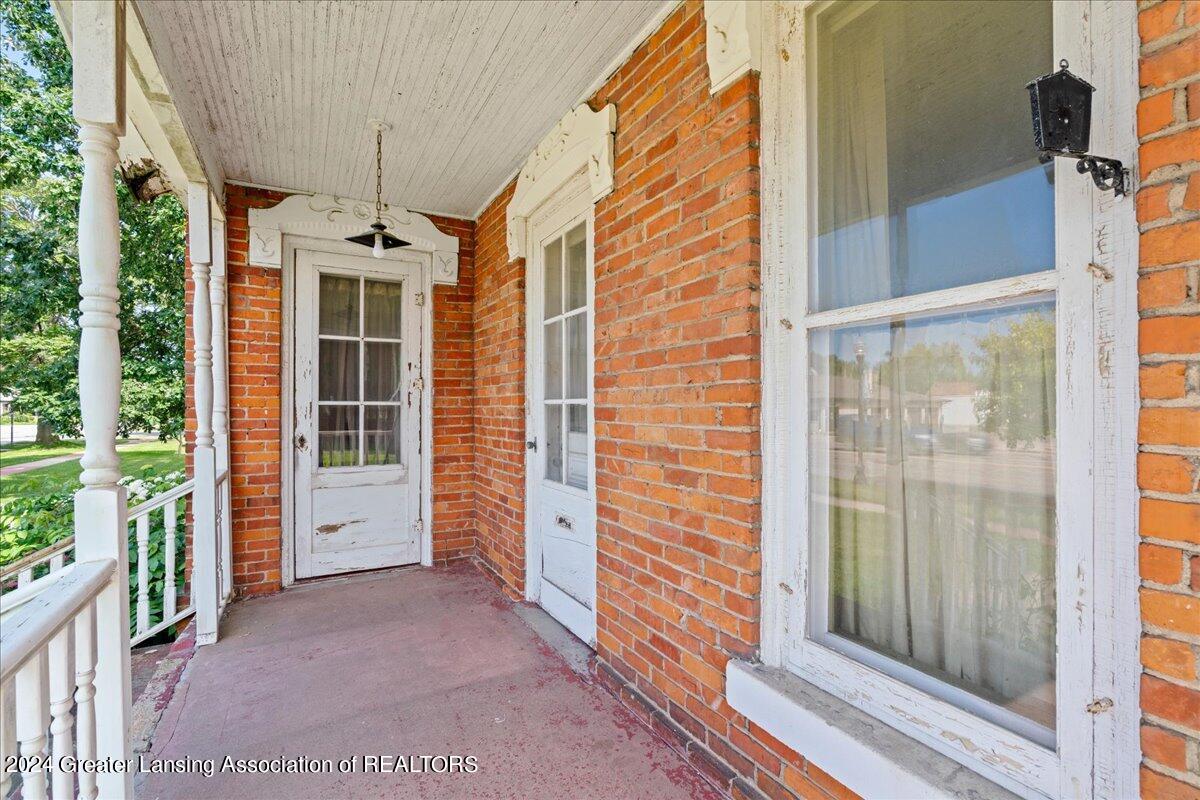 162 E Grand River Avenue