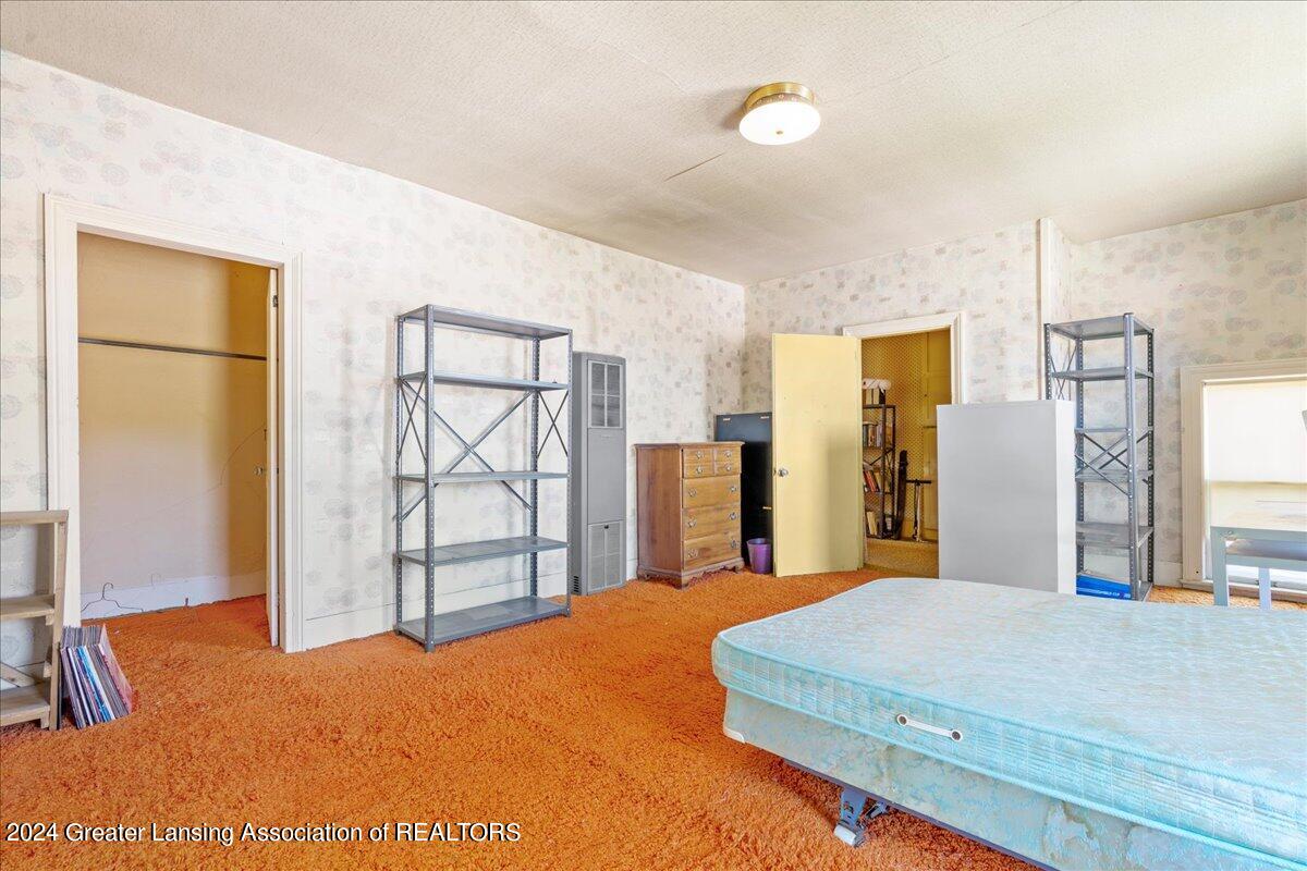 162 E Grand River Avenue